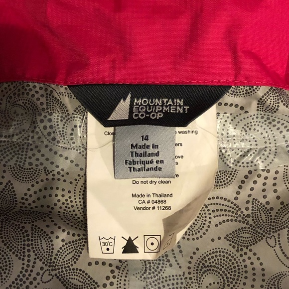 Mountain Equipment Coop - Picture 4 of 4